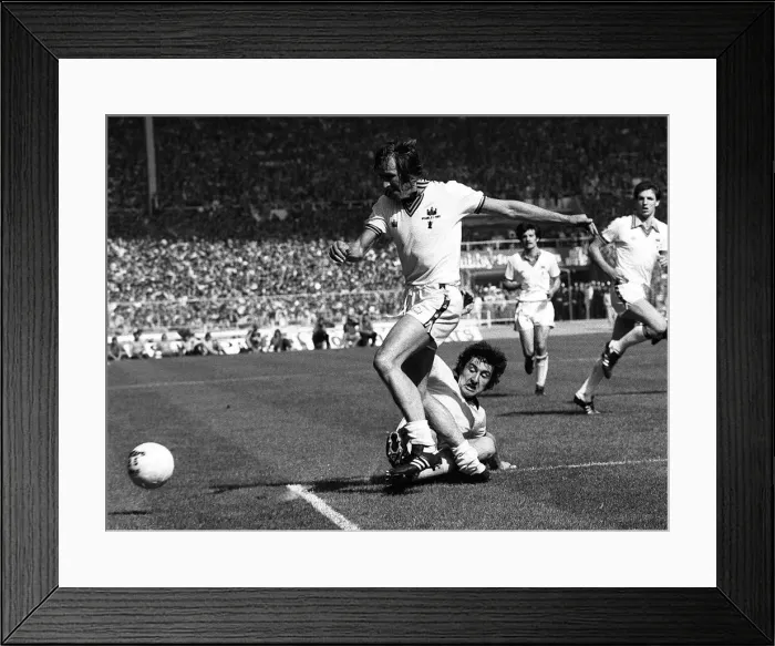 Framed Print : Billy Bonds is tackled by Brian Talbut of Arsenal during the FA Cup Final 1980 Framed Print : Billy Bonds is tackled by Brian Talbut of Arsenal during the FA Cup Final 1980