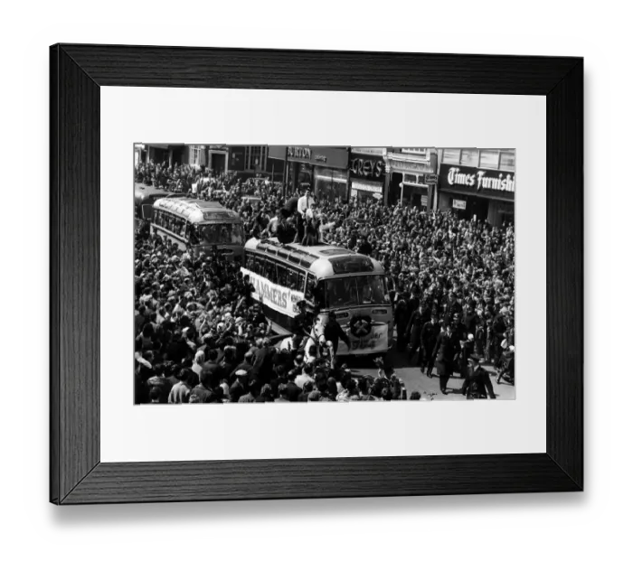 Framed Print : West Ham United celebrate winning the FA Cup at Wembley in 1964 showing off the trophy
