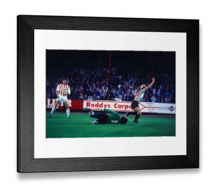 Framed Print : European Cup Winners Cup First Round First Leg September 1987 St Mirren 1 v Tromso Framed Print : European Cup Winners Cup First Round First Leg September 1987 St Mirren 1 v Tromso