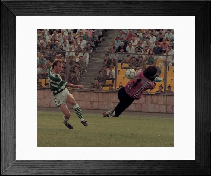 Framed Print : Europan Cup Winners Cup First Round Second Leg match September 1995 Celtic 4 v