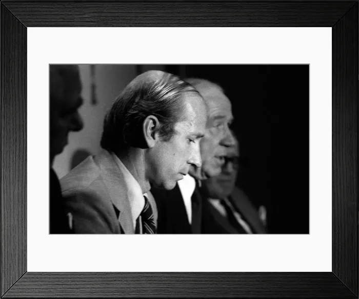 Framed Print : Bobby Charlton looks sad as he announces hi retirement from Manchester United