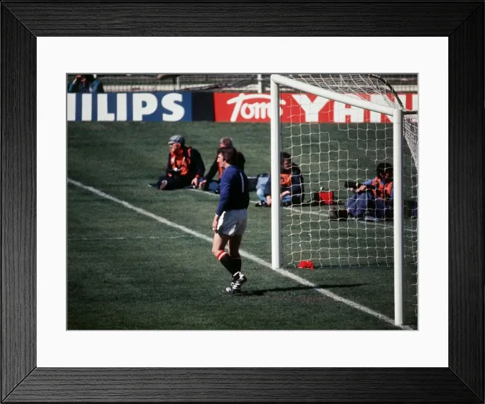Framed Print : 1977 FA Cup Final at Wembley Stadium May 1977 Manchester United 2 v Liverpool 1 Framed Print : 1977 FA Cup Final at Wembley Stadium May 1977 Manchester United 2 v Liverpool 1
