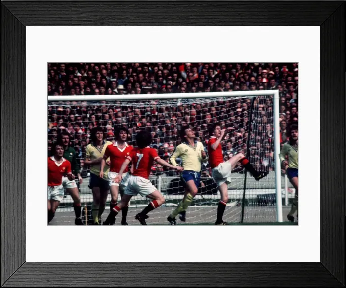 Framed Print : 1976 FA Cup Final at Wembley May 1976 Southampton 1 v Manchester United 0