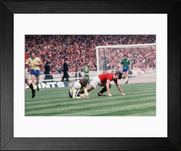 Framed Print : 1976 FA Cup Final at Wembley May 1976 Southampton 1 v Manchester United 0 Framed Print : 1976 FA Cup Final at Wembley May 1976 Southampton 1 v Manchester United 0