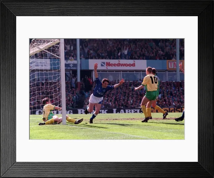 Framed Print : 1989 FA Cup Semi Final April 1989 Everton v Norwich City Everton