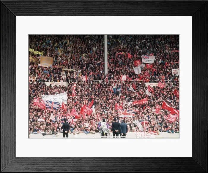 Framed Print : 1976 FA Cup Final at Wembley May 1976 Southampton 1 v Manchester United 0 Framed Print : 1976 FA Cup Final at Wembley May 1976 Southampton 1 v Manchester United 0