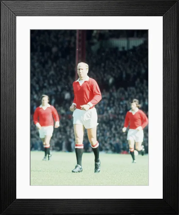 Framed Print : Bobby Charlton 1971 Manchester United v Ipswich Framed Print : Bobby Charlton 1971 Manchester United v Ipswich