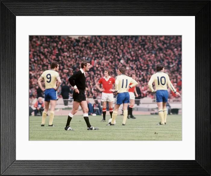 Framed Print : 1976 FA Cup Final at Wembley May 1976 Southampton 1 v Manchester United 0 Framed Print : 1976 FA Cup Final at Wembley May 1976 Southampton 1 v Manchester United 0