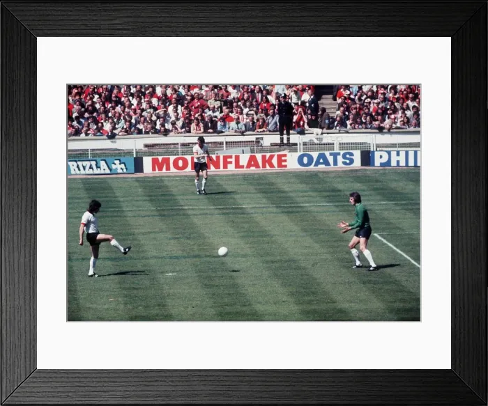 Framed Print : 1977 FA Cup Final at Wembley May 1977 Manchester United 2 v Liverpool 1 Framed Print : 1977 FA Cup Final at Wembley May 1977 Manchester United 2 v Liverpool 1