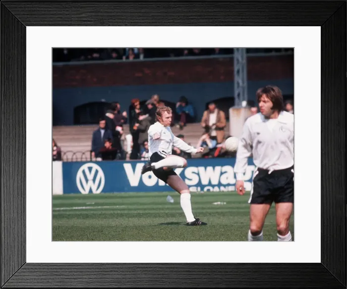 Framed Print : Bobby Moore 1974 Fulham v West Bromwich Albion Framed Print : Bobby Moore 1974 Fulham v West Bromwich Albion