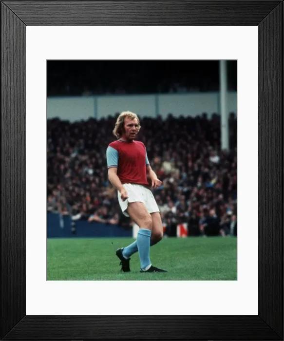 Framed Print : Bobby Moore West Ham 1972 Tottenham V West Ham football Framed Print : Bobby Moore West Ham 1972 Tottenham V West Ham football