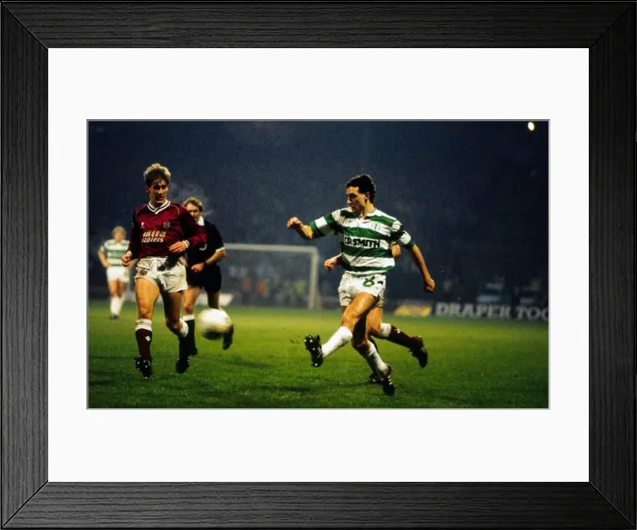Framed Print : Paul McStay hits shot for Celtic December 1987 Framed Print : Paul McStay hits shot for Celtic December 1987