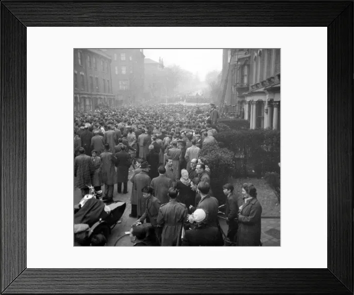 Framed Print : Queues of Arsenal fans ring their Highbury stadium hoping to get a ticket for the FA semi Framed Print : Queues of Arsenal fans ring their Highbury stadium hoping to get a ticket for the FA semi