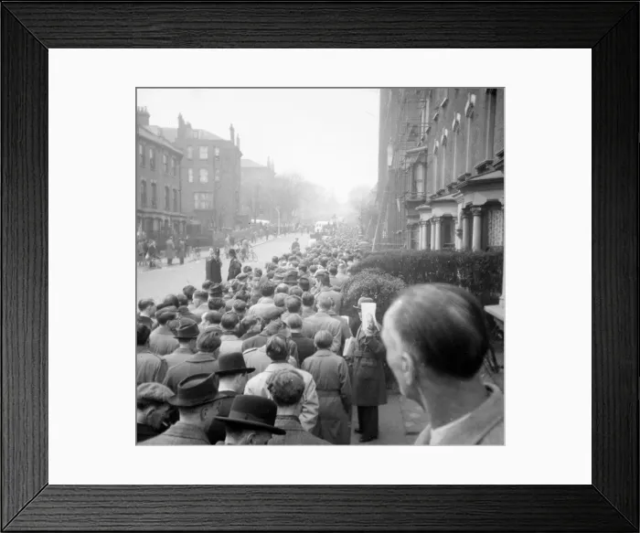 Framed Print : Queues of Arsenal fans ring their Highbury stadium hoping to get a ticket for the FA semi Framed Print : Queues of Arsenal fans ring their Highbury stadium hoping to get a ticket for the FA semi