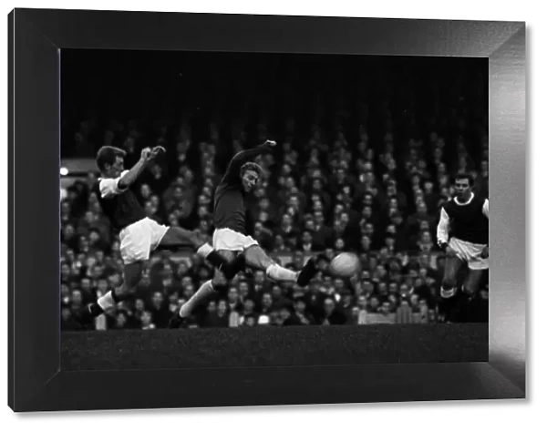 Manchester United v Arsenal 28th November 1964