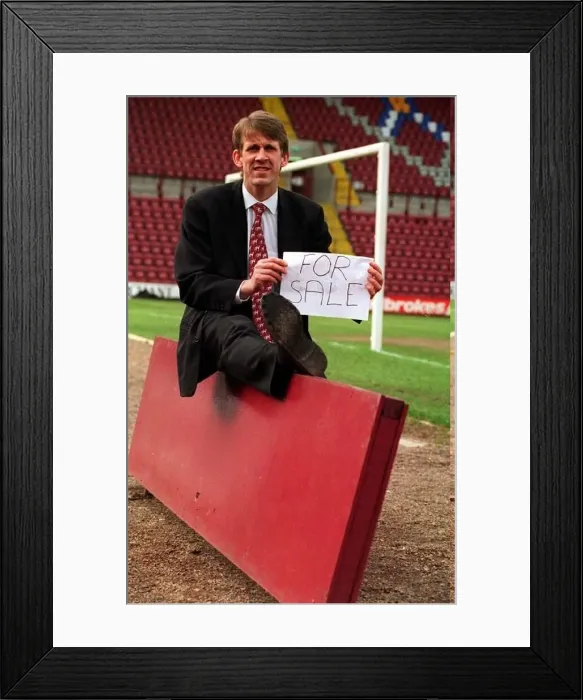  : Gary Mackay Hearts footballer holding For Sale sign