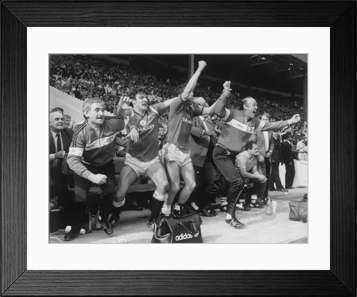 Framed Print : Manchester United player Kevin Moran (second left), the first man to be sent off in an FA Framed Print : Manchester United player Kevin Moran (second left), the first man to be sent off in an FA