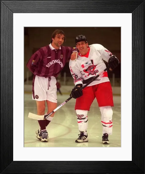 : Gary Mackay of Hearts leaning on Paisley pirates Paul Hand on ice rink : Gary Mackay of Hearts leaning on Paisley pirates Paul Hand on ice rink