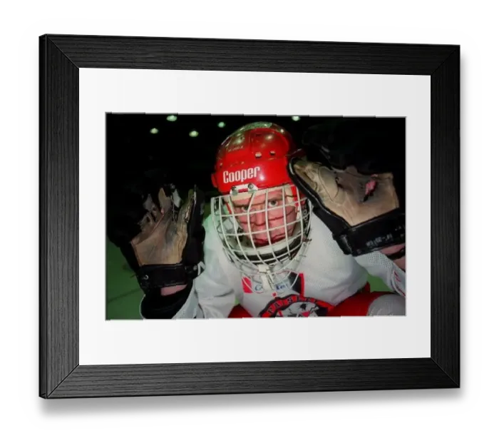 : Gary Mackay Hearts FC footballer wearing Paisley Pirates ice hockey gear : Gary Mackay Hearts FC footballer wearing Paisley Pirates ice hockey gear