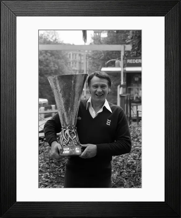 Framed Print : Ipswich Town manager Bobby Robson holds the UEFA Cup trophy after his side defeated AZ 67 Framed Print : Ipswich Town manager Bobby Robson holds the UEFA Cup trophy after his side defeated AZ 67
