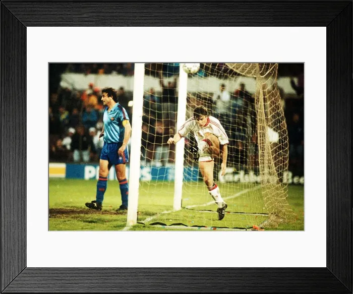 Framed Print : European Cup Winners Cup Final in Rotterdam May 1991 Manchester United 2 v Framed Print : European Cup Winners Cup Final in Rotterdam May 1991 Manchester United 2 v