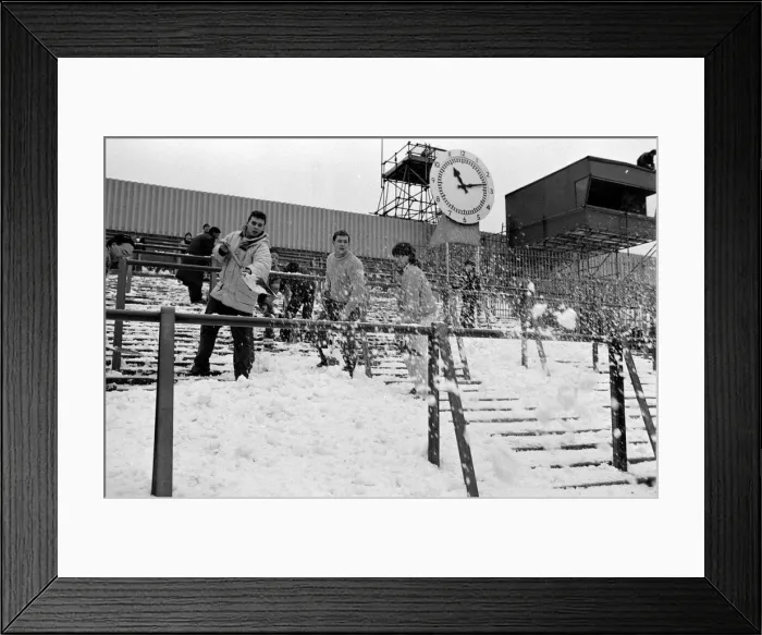 Framed Print : Clearing snow of the terraces at Highbury Stadium, home ground of Arsenal Football Club
