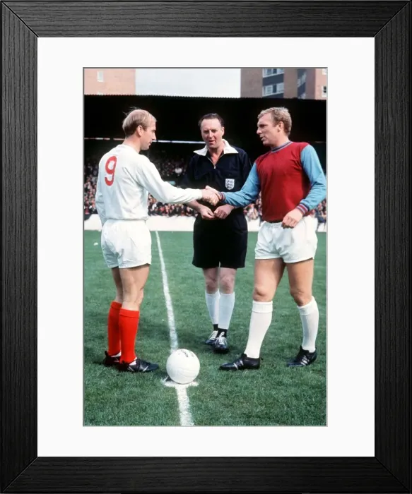 Framed Print : English league Division One match at Upton Park West Ham United v Manchester United
