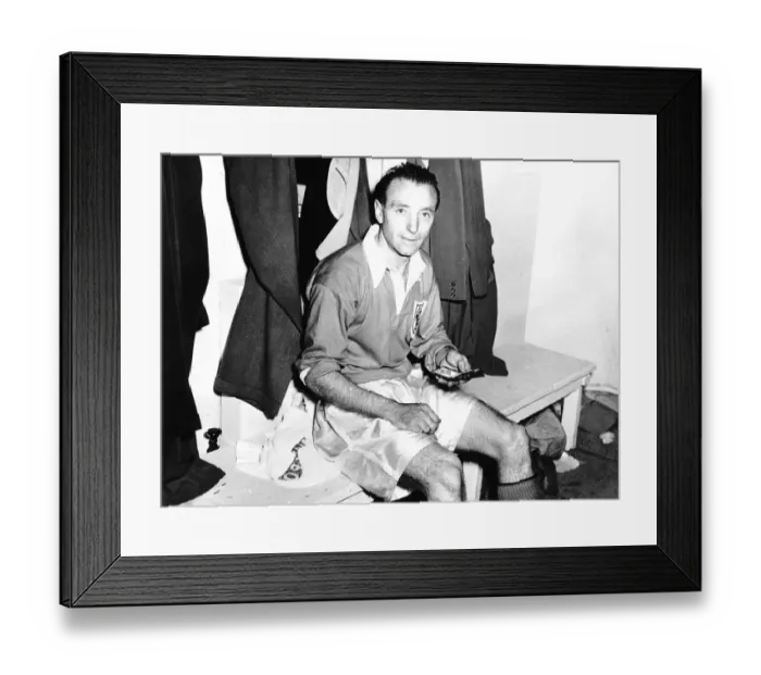 Framed Print : Stanley Matthews football shows his winners medal after FA Cup Blackpool v Bolton 1953 Framed Print : Stanley Matthews football shows his winners medal after FA Cup Blackpool v Bolton 1953