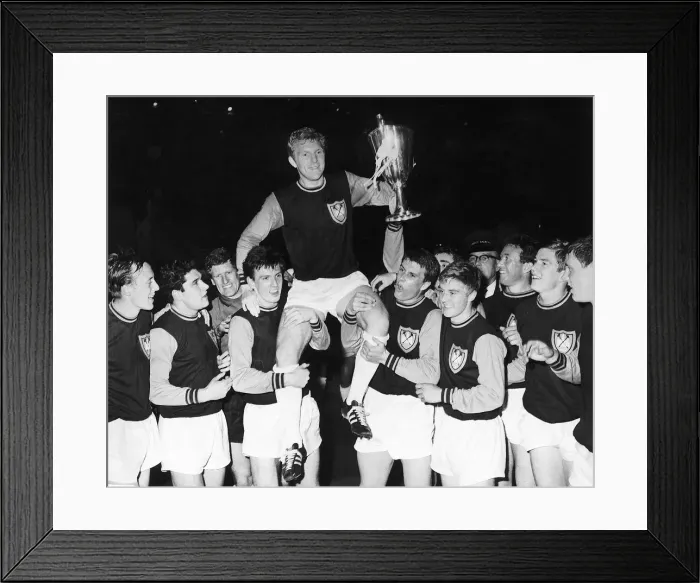 Framed Print : West Ham captain Bobby Moore is carried on hios teammates shoulders after winning Framed Print : West Ham captain Bobby Moore is carried on hios teammates shoulders after winning