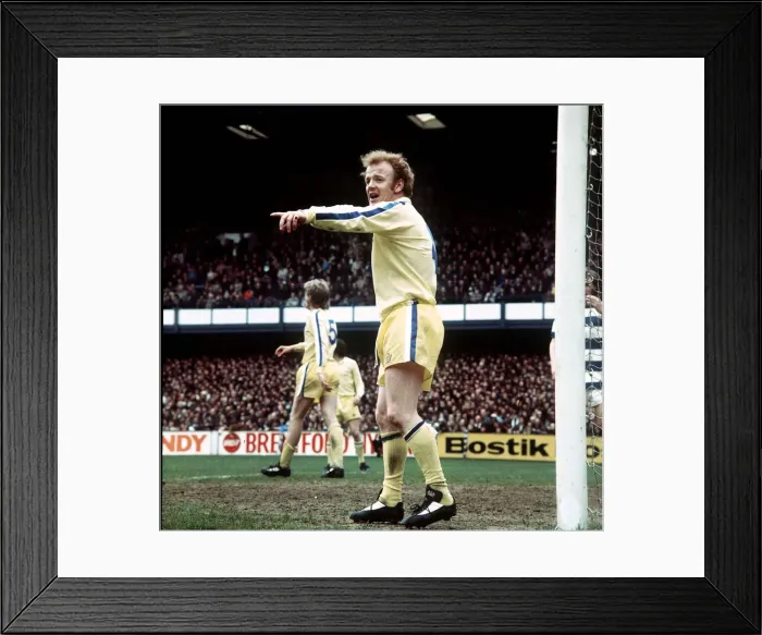 Framed Print : Leeds United captain Billy Bremner Circa 1974 Framed Print : Leeds United captain Billy Bremner Circa 1974
