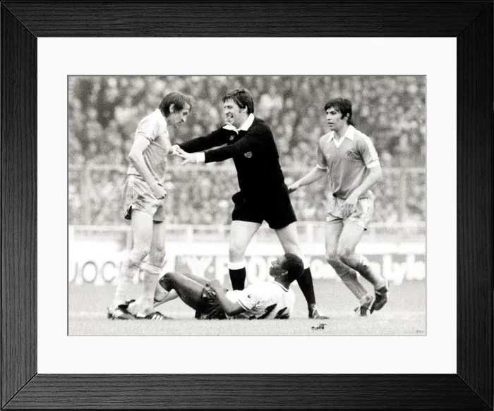Framed Print : 1981 FA Cup Final at Wembley Stadium Manchester City v Tottenham Hotspur Framed Print : 1981 FA Cup Final at Wembley Stadium Manchester City v Tottenham Hotspur