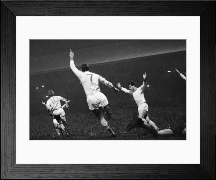 Framed Print : FA Cup Quarter Final Replay at Roker Park March 1964 Sunderland 2 v Manchester