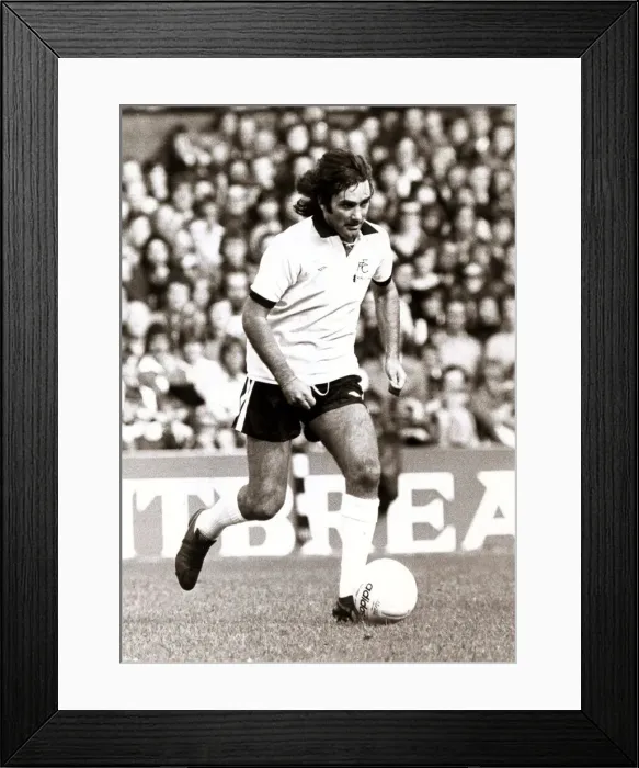 Framed Print : Fulhams George Best in action against Wolverhampton Wanderers September 1976 Framed Print : Fulhams George Best in action against Wolverhampton Wanderers September 1976