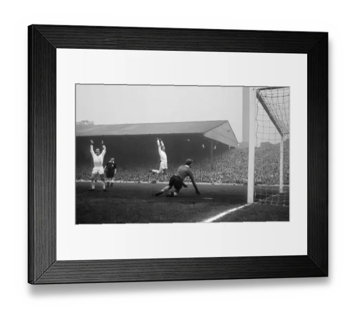 Framed Print : FA Cup Quarter Final at Old Trafford February 1964 Manchester United 3 v Sunderland