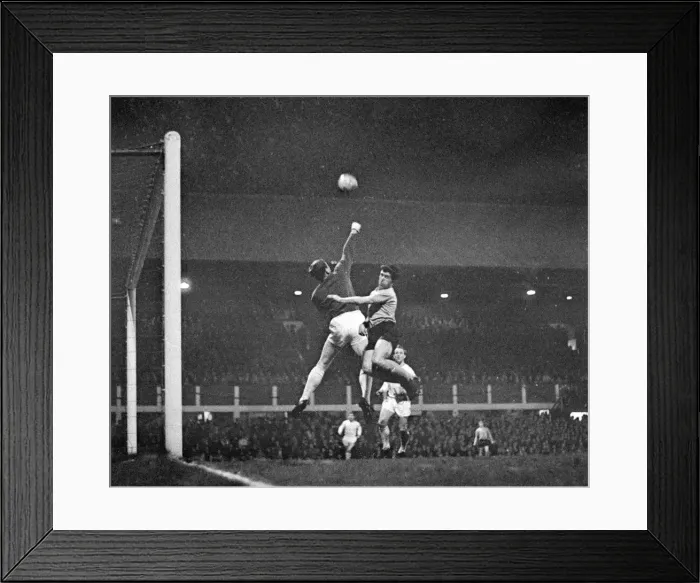 Framed Print : FA Cup Quarter Final Second Replay at Leeds Road Huddersfield March 1964 Manchester