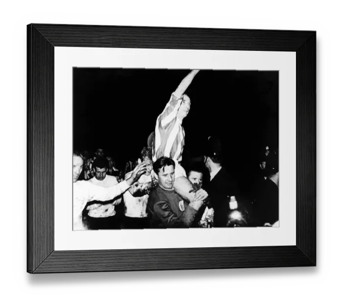 Framed Print : Triumphant Stanley Matthews being carried on the pitch on the shoulders of Lev Yashin Framed Print : Triumphant Stanley Matthews being carried on the pitch on the shoulders of Lev Yashin
