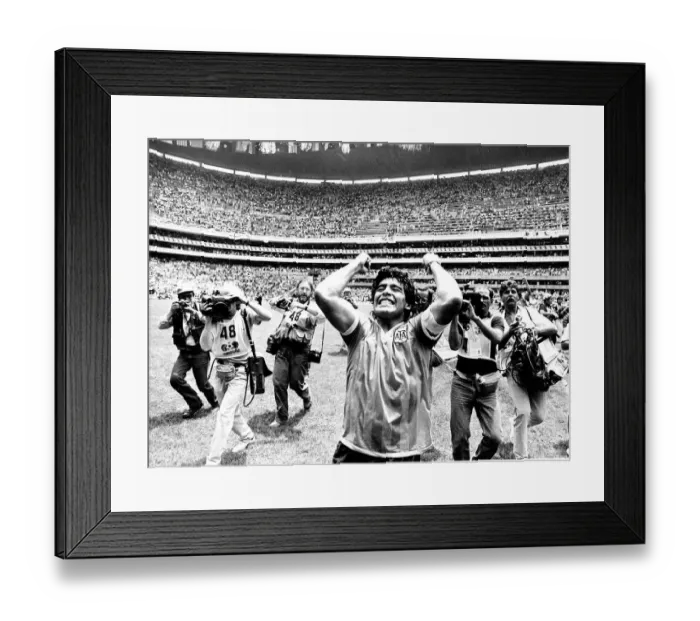Framed Print : 1986 World Cup Quarter Final in Mexico City June 1986 England 1 v Argentina 2
