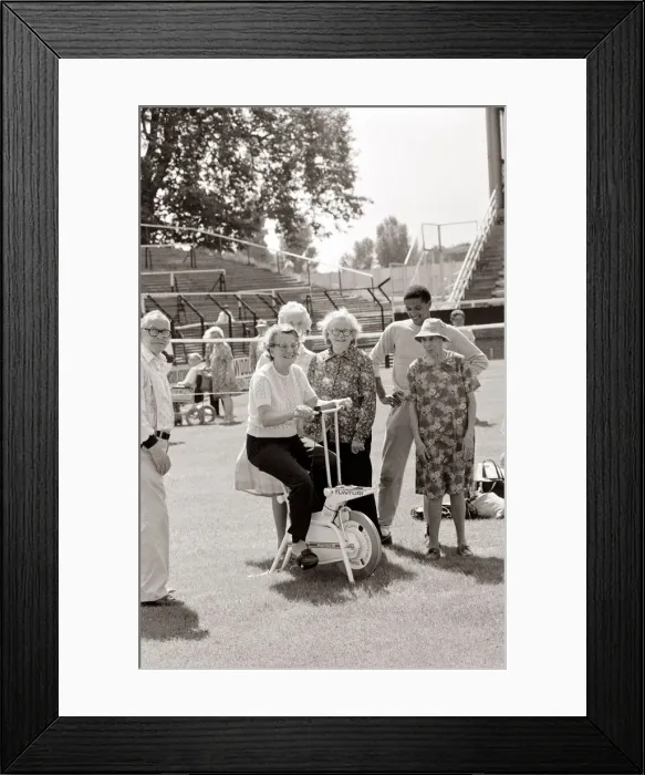 Framed Print : Old People at Fulham Football Clubs ground. 23rd July 1985 Framed Print : Old People at Fulham Football Clubs ground. 23rd July 1985