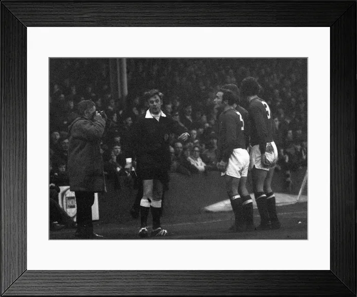 Framed Print : Brighton v Chelsea FA Cup 3rd Round January 1973 Ron Harris gets his marching