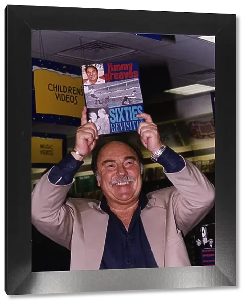 Jimmy Greaves football commentator TV presenter promoting his book