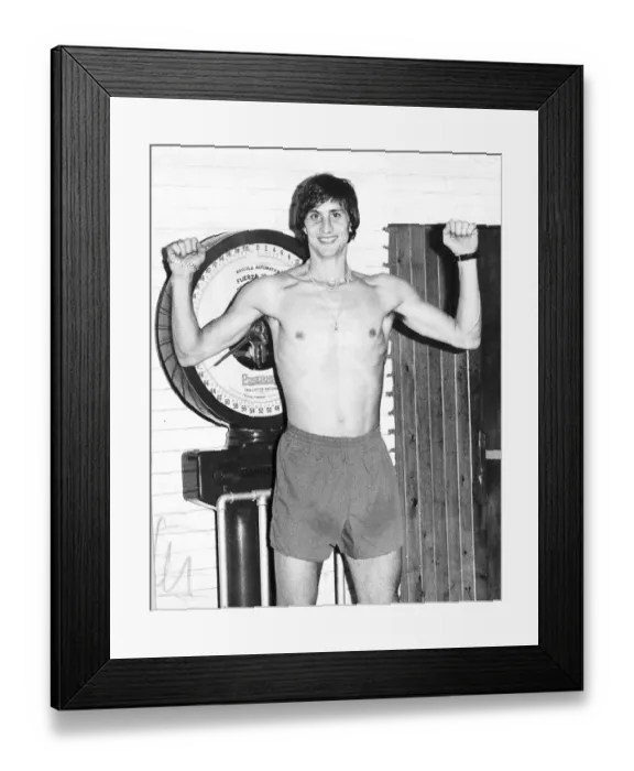 Framed Print : Dutch footballer Johan Cruyff in the dressing room of the Barcelona team after a Training