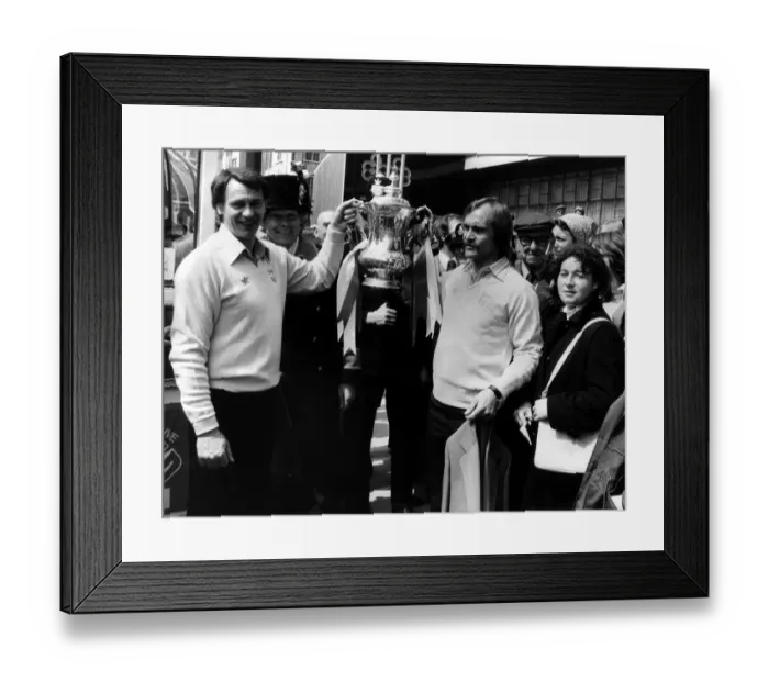Framed Print : Ipswich Town Manager Bobby Robson with team captain Mick Mills depart from the Royal Framed Print : Ipswich Town Manager Bobby Robson with team captain Mick Mills depart from the Royal