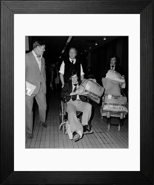Framed Print : Welsh rugby team arriving back at Heathrow from Australia