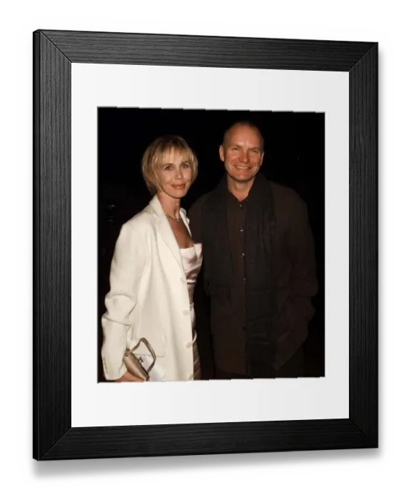 Framed Print : Trudie Styler and Sting in November 1998 arriving at The Hempel Hotel