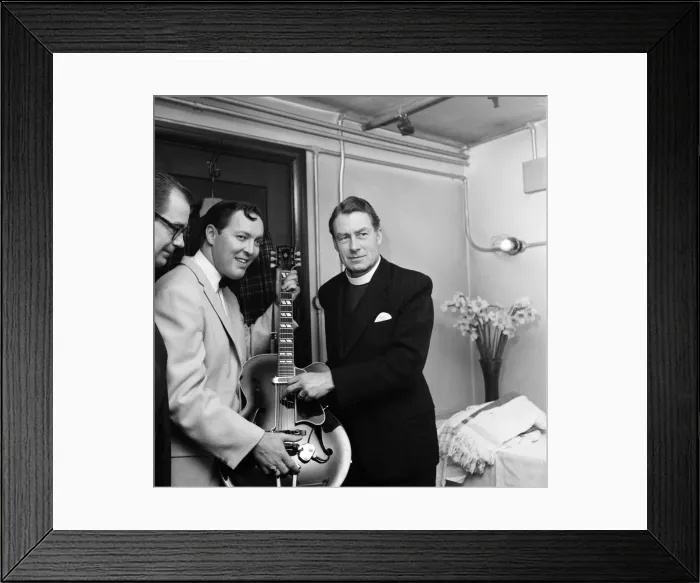 Framed Print : Bill Haley on his first visit to England seen here with the Bishop of Woolwich Rt Rev Framed Print : Bill Haley on his first visit to England seen here with the Bishop of Woolwich Rt Rev