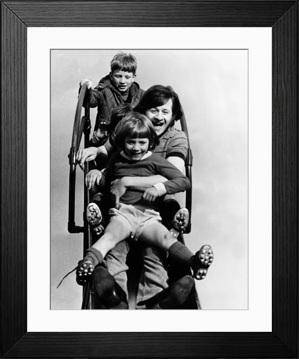 Framed Print : Alex Higgins former World Snooker Champion 1983 with two children holding on to