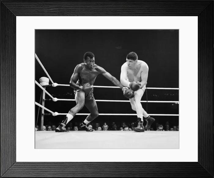 Framed Print : Heavyweight bout a The Stadium arena in Liverpool, Merseyside Framed Print : Heavyweight bout a The Stadium arena in Liverpool, Merseyside