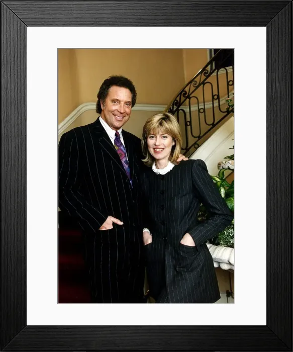 Framed Print : Tom Jones singer. With Selina Scott on her show Framed Print : Tom Jones singer. With Selina Scott on her show