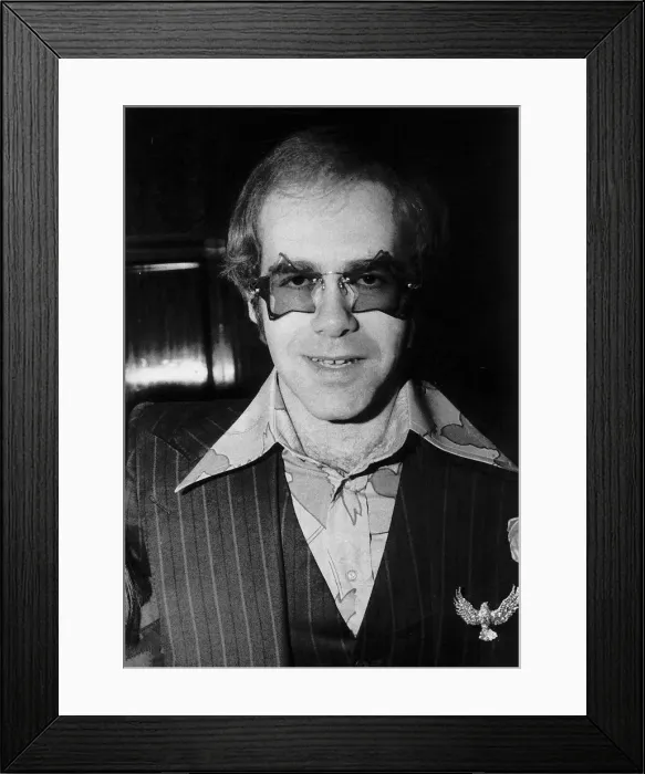 Framed Print : Elton John superstar Janaury 1976 Framed Print : Elton John superstar Janaury 1976