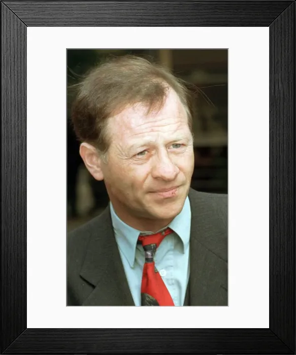 Framed Print : Alex Higgins snooker star at Stockport Magistrates Court on an assault charge where he Framed Print : Alex Higgins snooker star at Stockport Magistrates Court on an assault charge where he